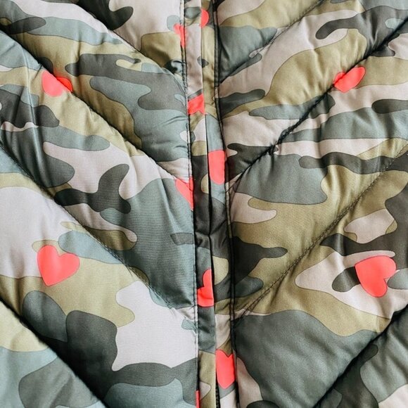GAP Kids Camo Puffer Vest Jacket - Picture 10 of 10